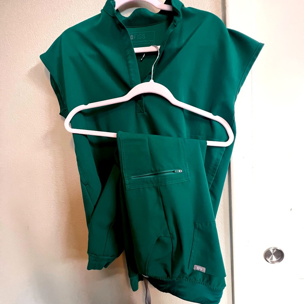 Figs scrubs